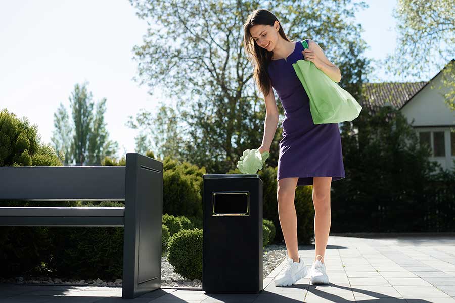 Basic Trash Can Cleaning